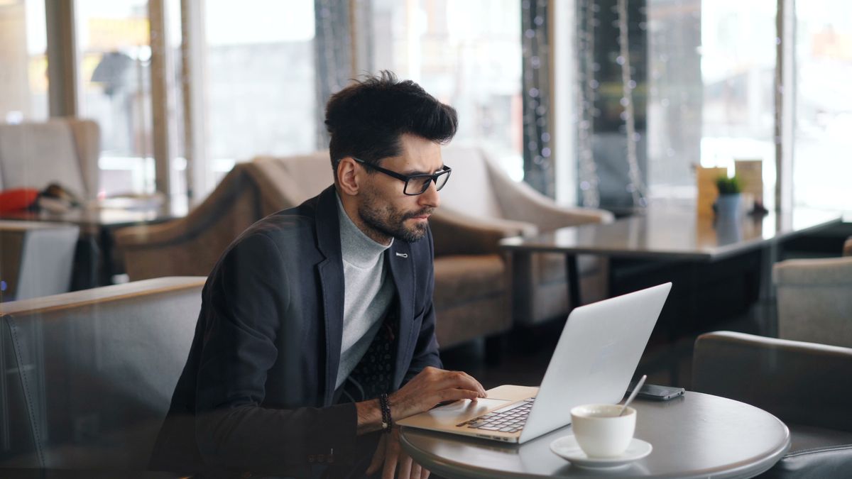 Ecuadorian investor reviewing a real estate crowdlending project on a laptop